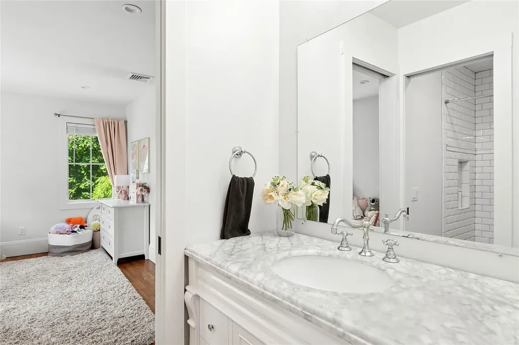 6 Village Way Smithtown NY 11787