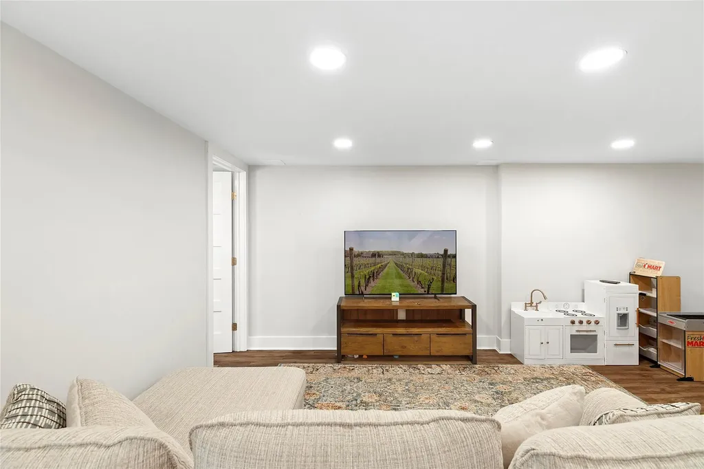 6 Village Way Smithtown NY 11787