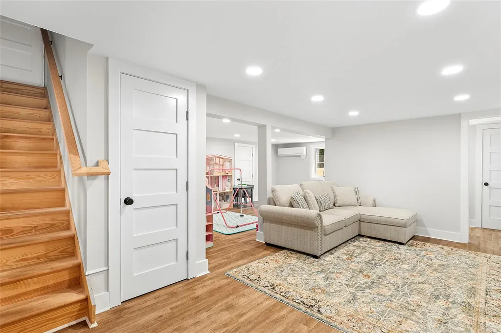 6 Village Way Smithtown NY 11787
