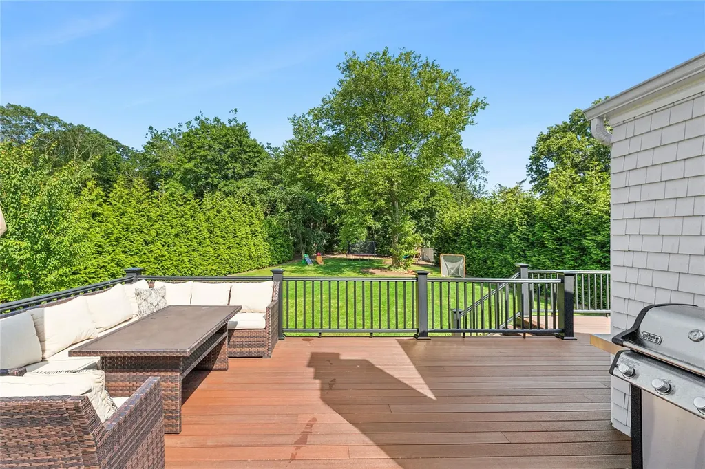 6 Village Way Smithtown NY 11787