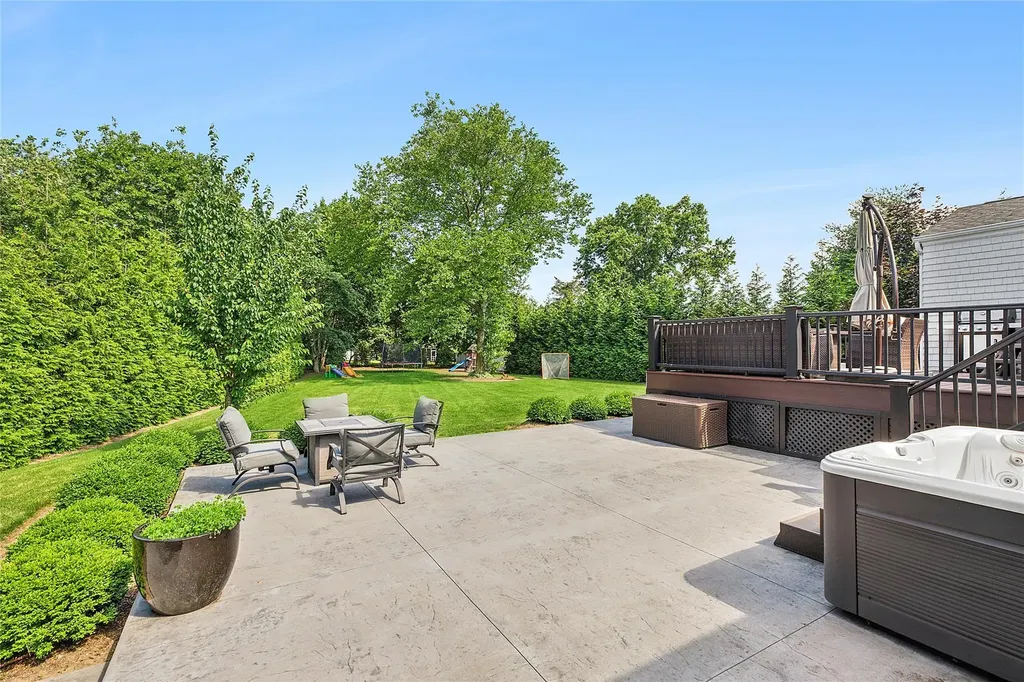 6 Village Way Smithtown NY 11787