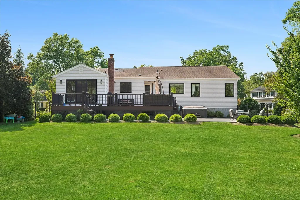 6 Village Way Smithtown NY 11787