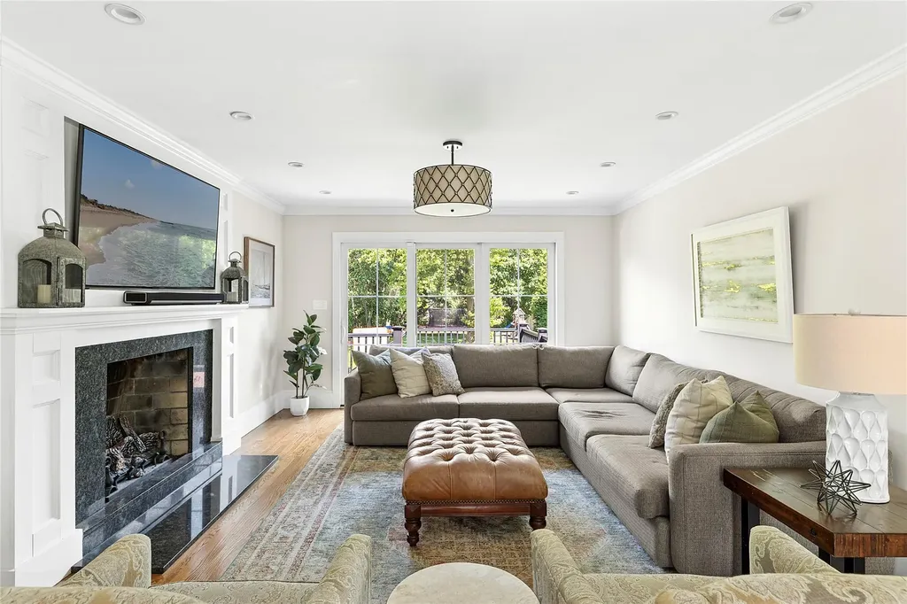 6 Village Way Smithtown NY 11787
