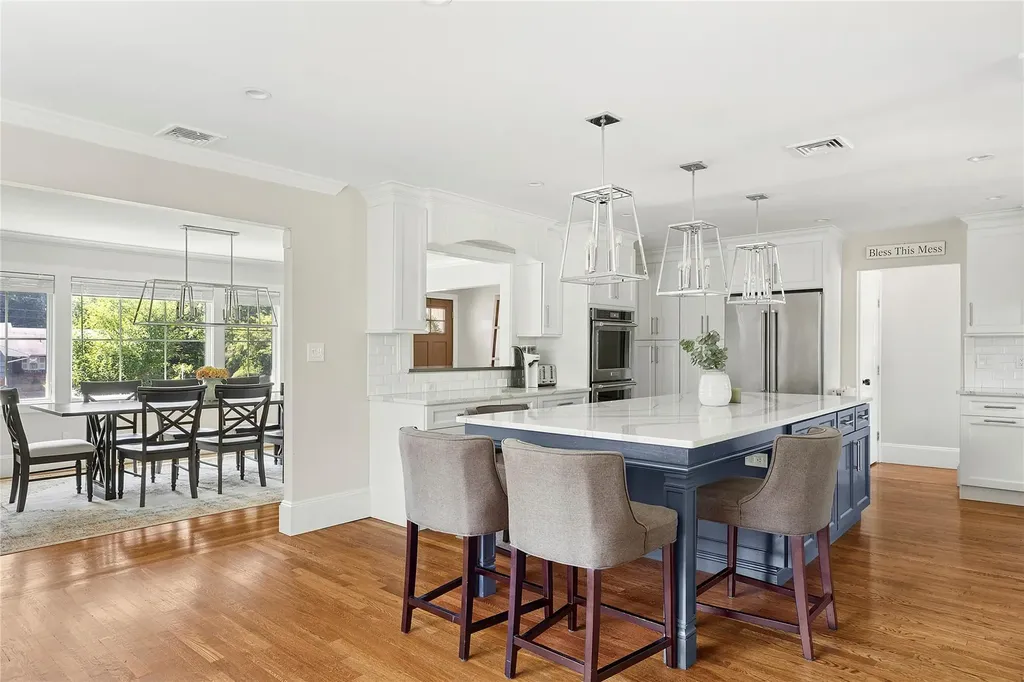 6 Village Way Smithtown NY 11787