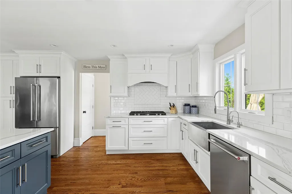 6 Village Way Smithtown NY 11787
