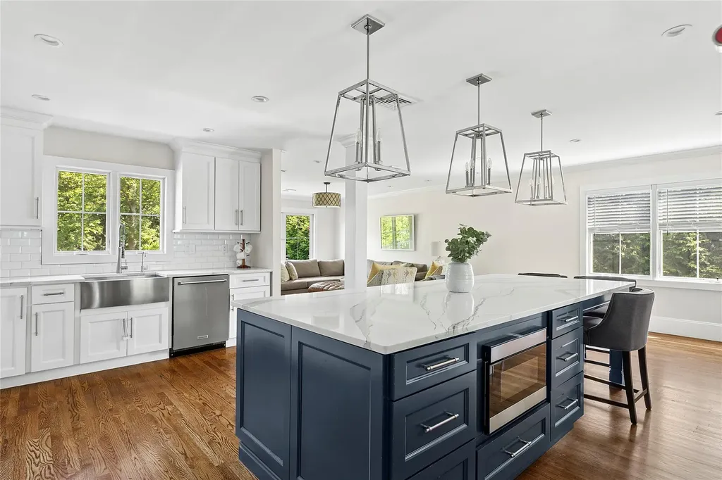 6 Village Way Smithtown NY 11787