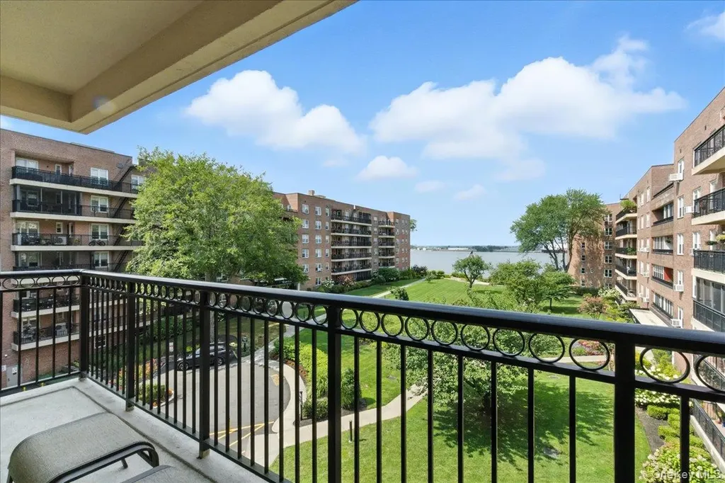 162-41 Powells Cove Boulevard Beechhurst NY 11357