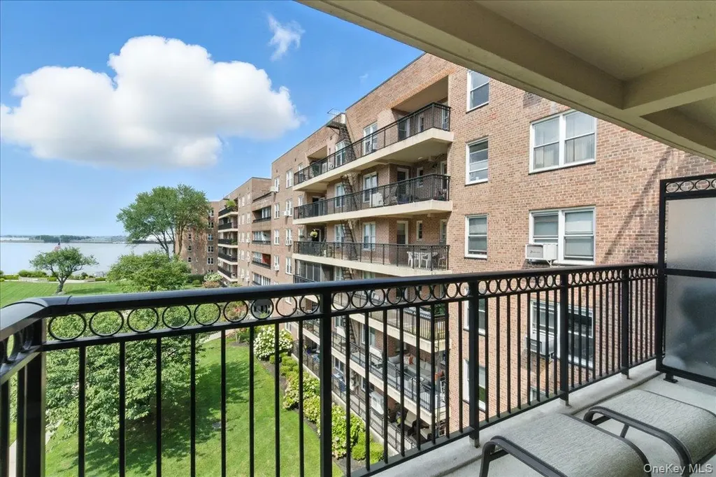 162-41 Powells Cove Boulevard Beechhurst NY 11357