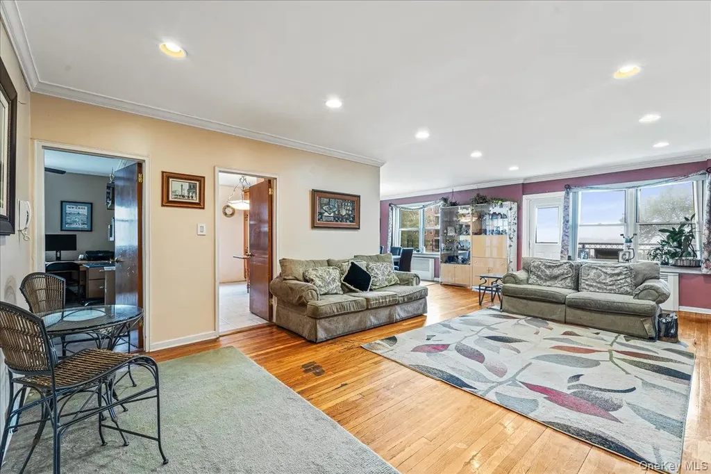 162-41 Powells Cove Boulevard Beechhurst NY 11357