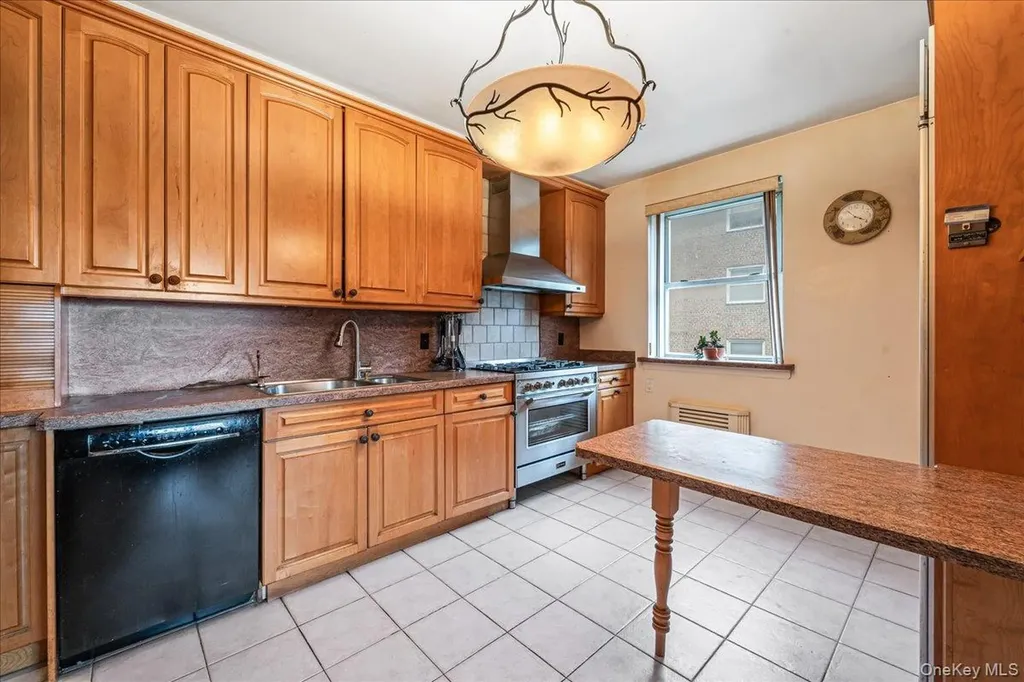 162-41 Powells Cove Boulevard Beechhurst NY 11357