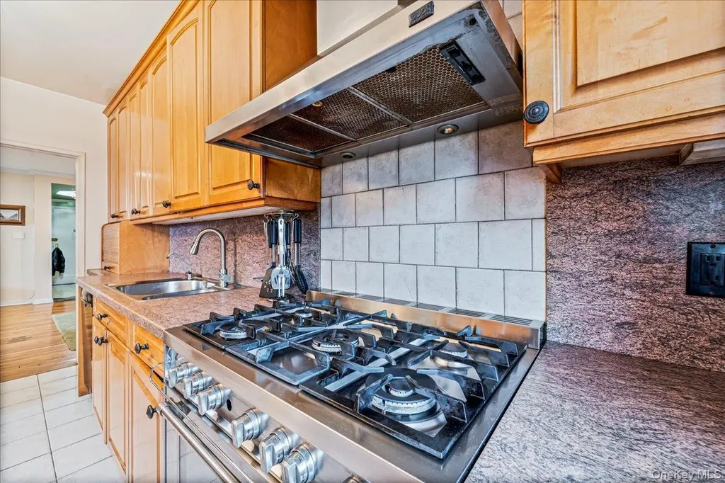 162-41 Powells Cove Boulevard Beechhurst NY 11357