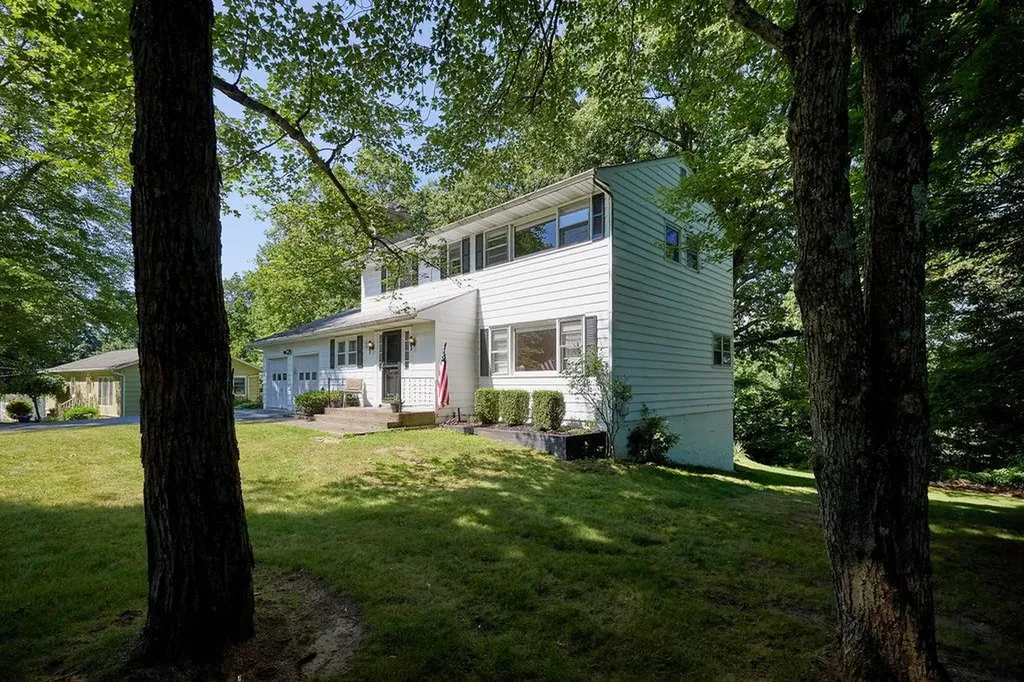 152 Bart Drive Poughkeepsie NY 12603