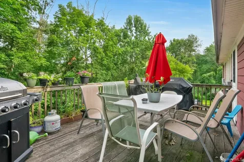 858 Pleasantville Road Briarcliff Manor NY 10510