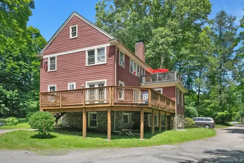 858 Pleasantville Road Briarcliff Manor NY 10510