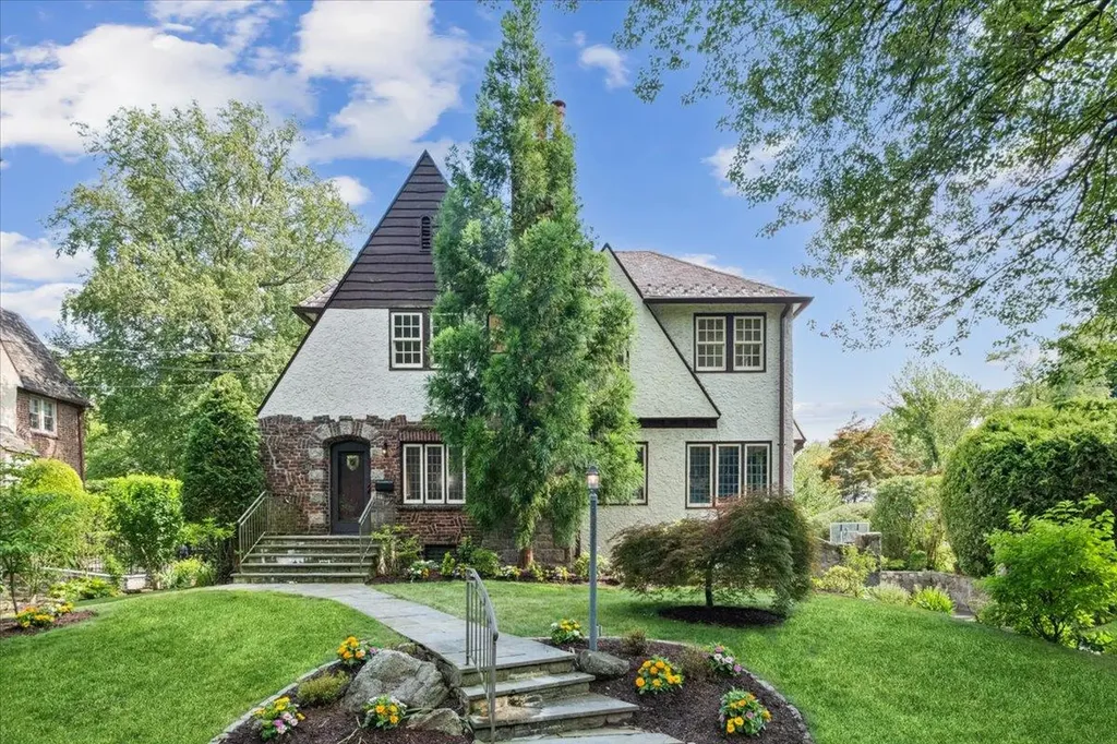 184 Bon Air Avenue New Rochelle NY 10804