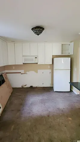 6 White Oaks Road Hyde Park NY 12538