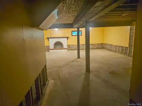 6 White Oaks Road Hyde Park NY 12538