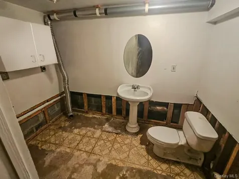 6 White Oaks Road Hyde Park NY 12538