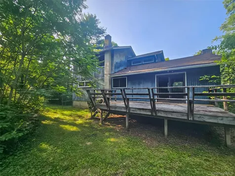6 White Oaks Road Hyde Park NY 12538