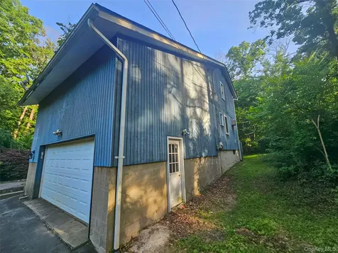 6 White Oaks Road Hyde Park NY 12538