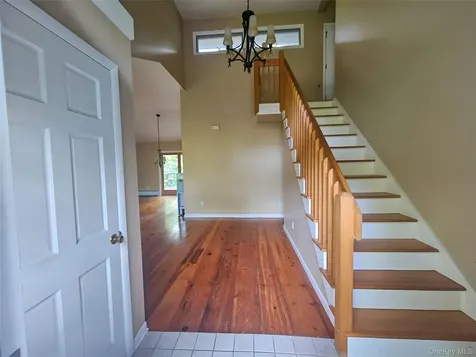 6 White Oaks Road Hyde Park NY 12538