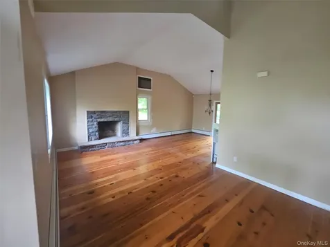 6 White Oaks Road Hyde Park NY 12538