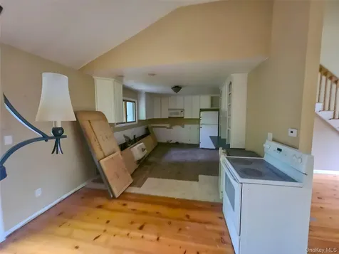 6 White Oaks Road Hyde Park NY 12538