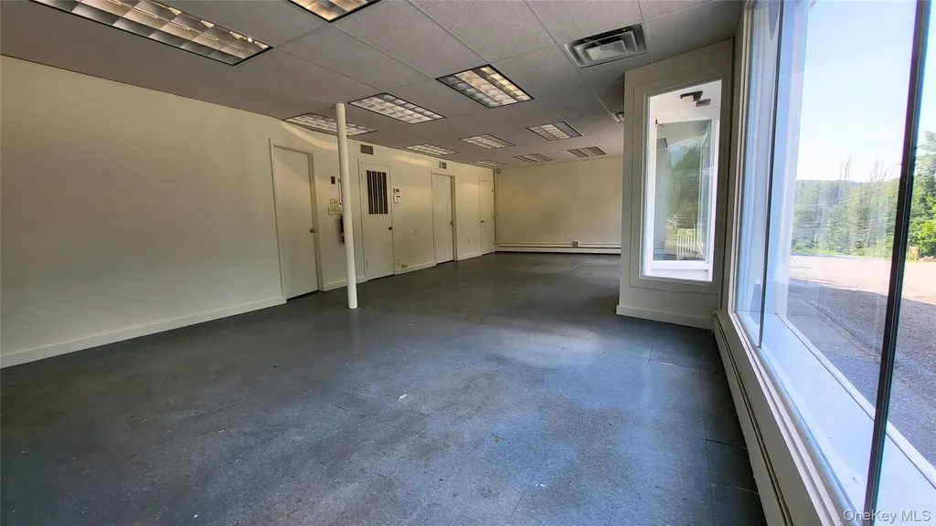 73-75 West Road Pleasant Valley NY 12569