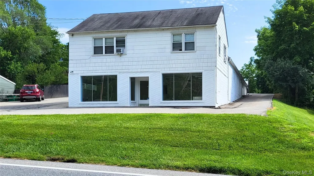 73-75 West Road Pleasant Valley NY 12569
