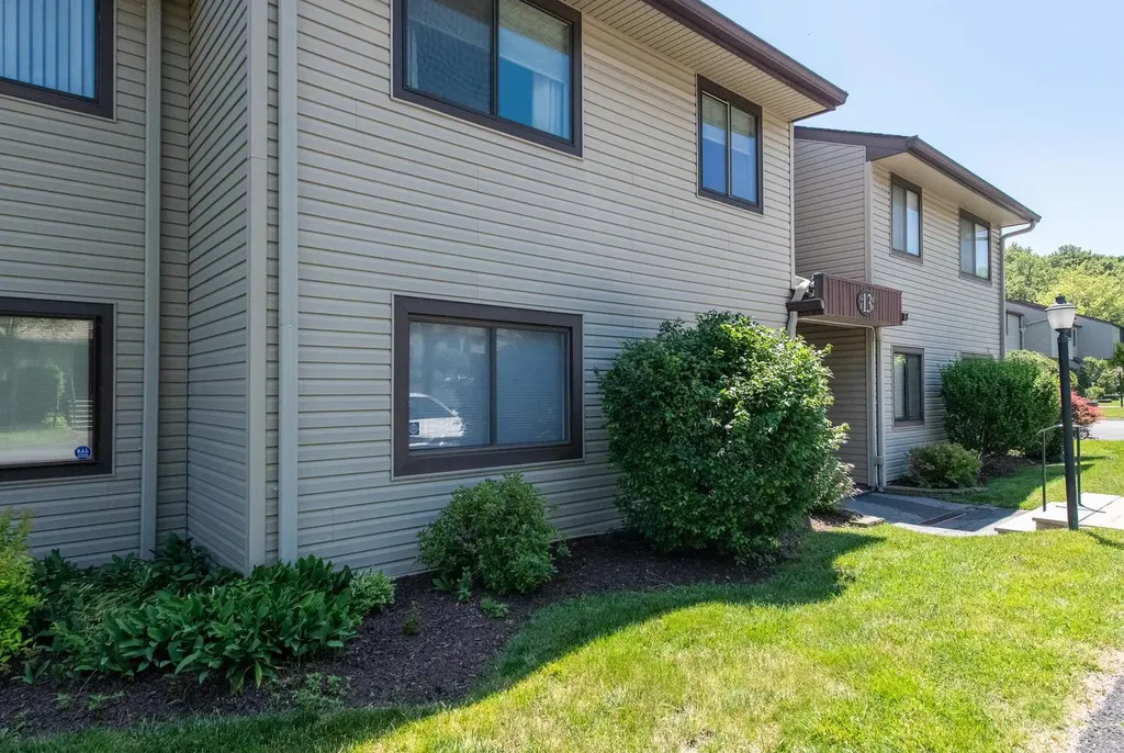 13 Knightsbridge Poughkeepsie NY 12603