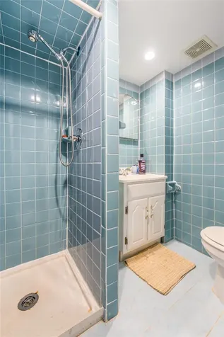 3611 204th Street Bayside NY 11361