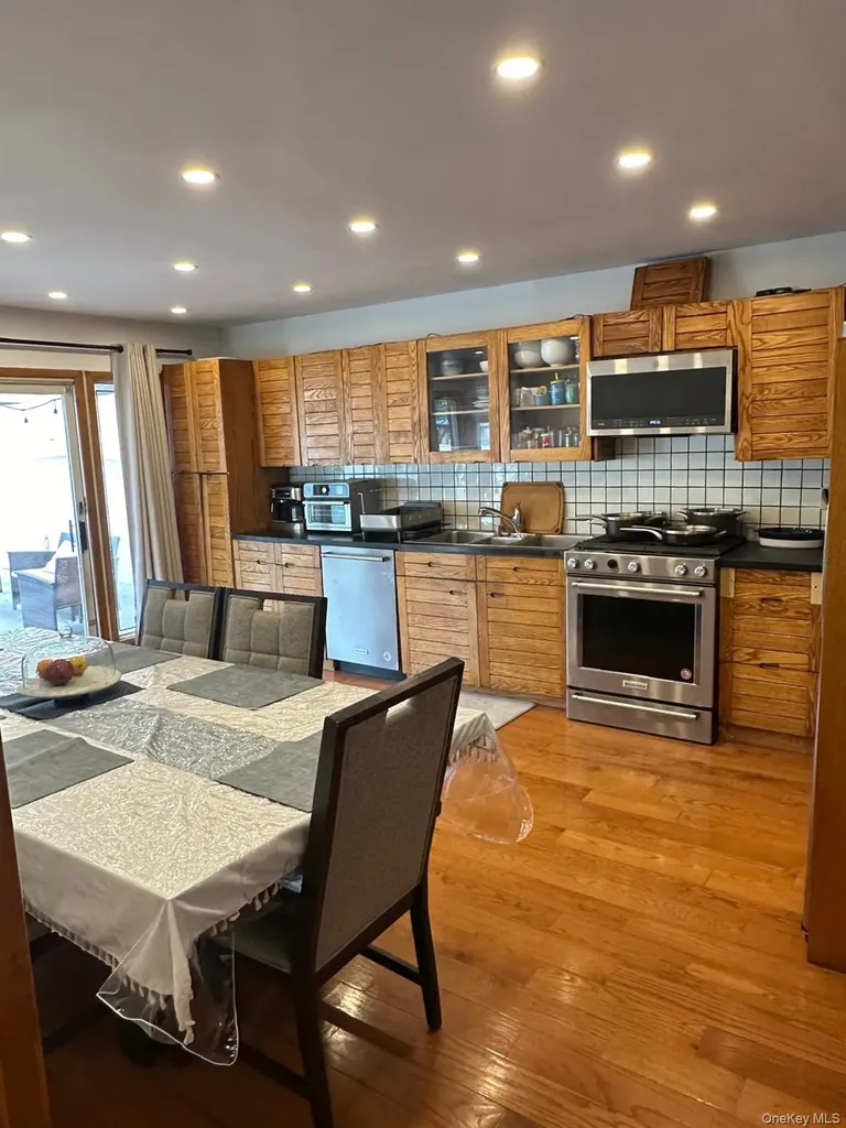 151-60 7 Avenue Whitestone NY 11357