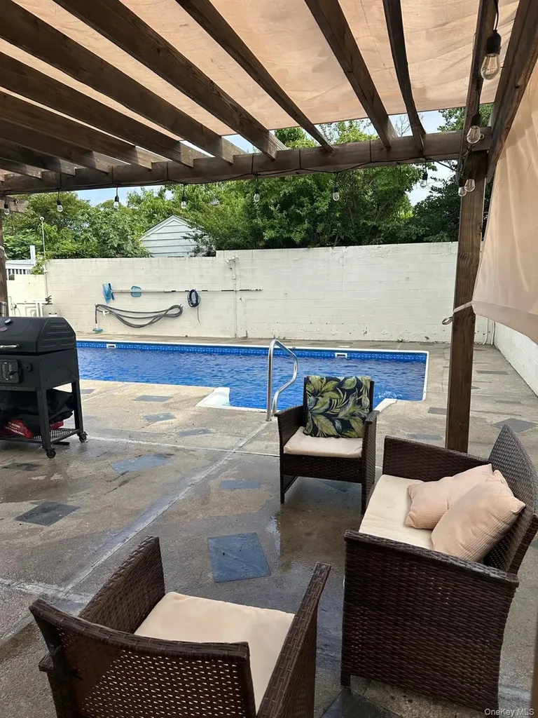151-60 7 Avenue Whitestone NY 11357