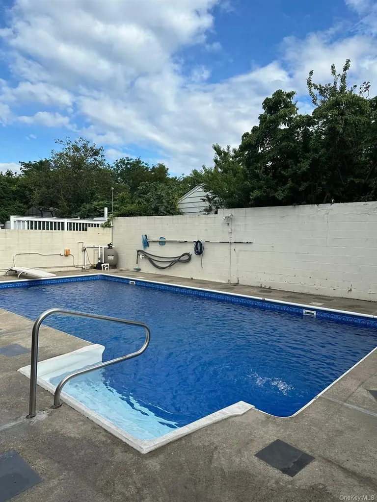 151-60 7 Avenue Whitestone NY 11357
