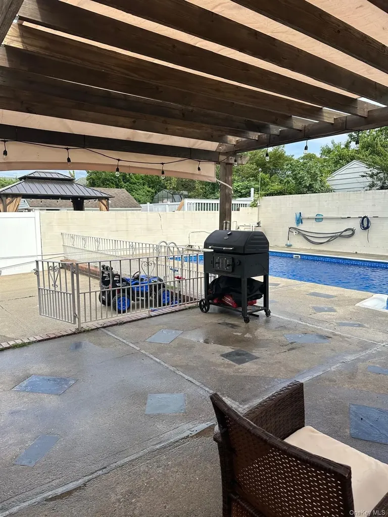 151-60 7 Avenue Whitestone NY 11357