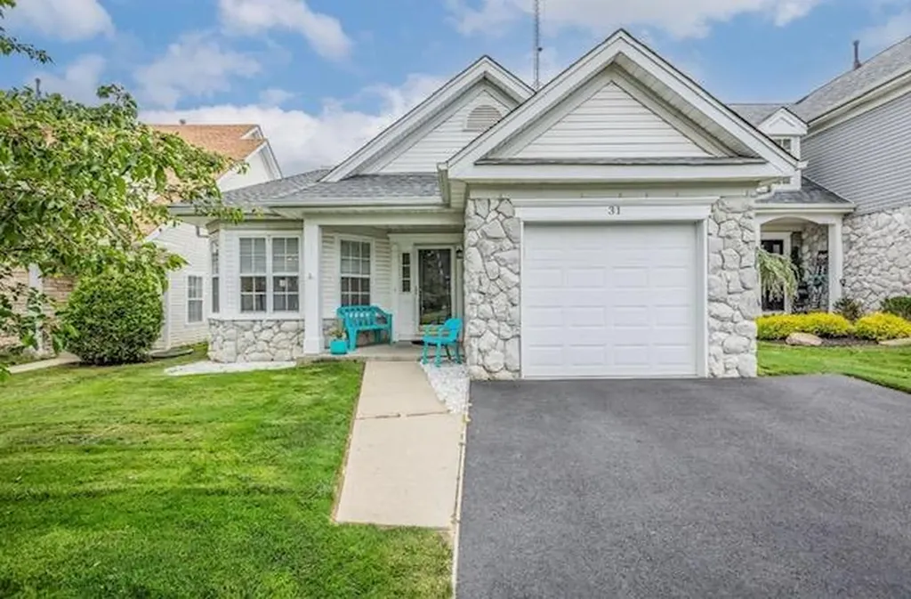 31 Perri Circle Middle Island NY 11953