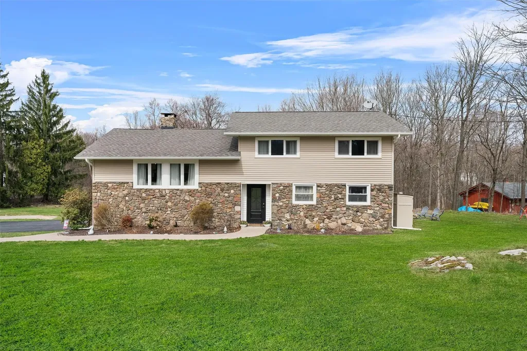 312 W Mombasha Road Monroe NY 10950