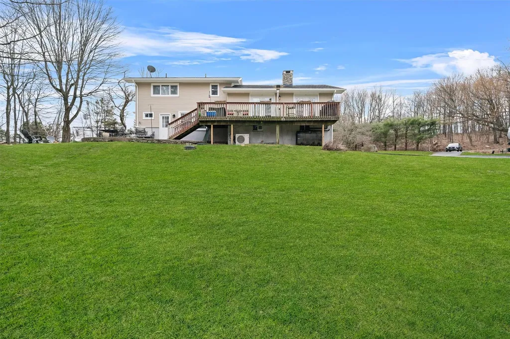 312 W Mombasha Road Monroe NY 10950