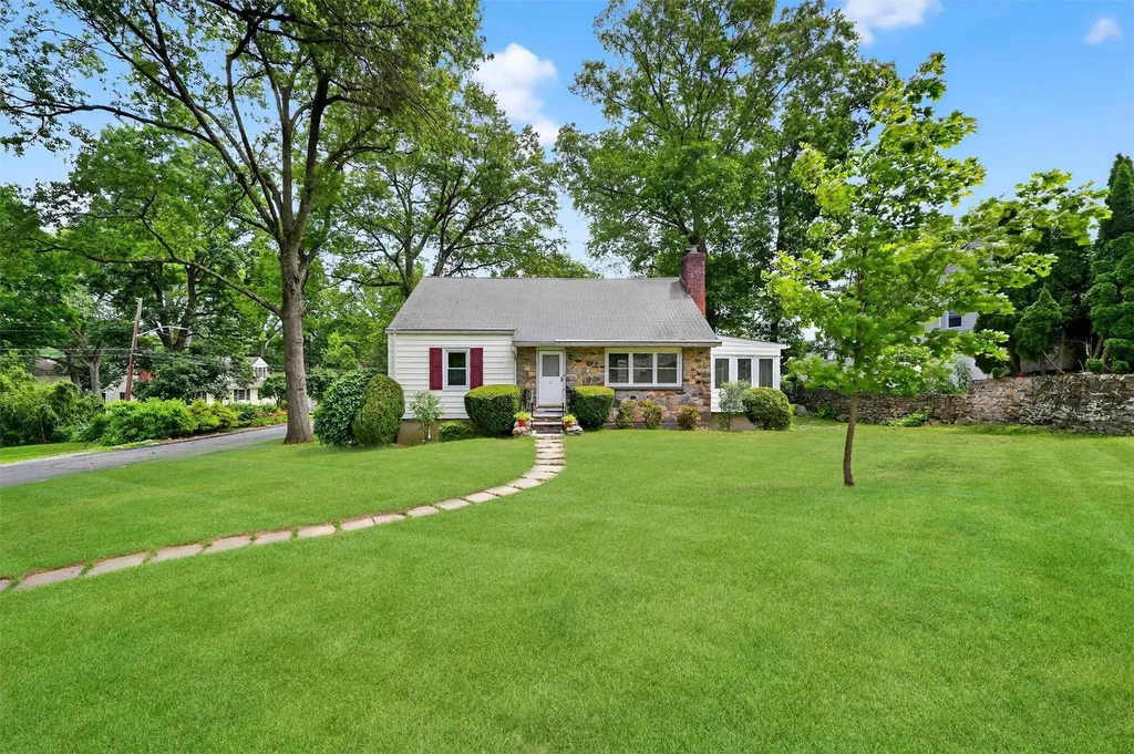 22 Woodbrook Road White Plains NY 10605