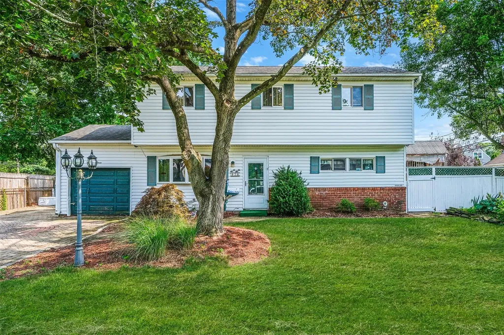 3 Woods Lane Centereach NY 11720
