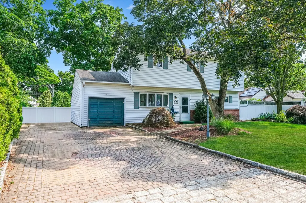 3 Woods Lane Centereach NY 11720