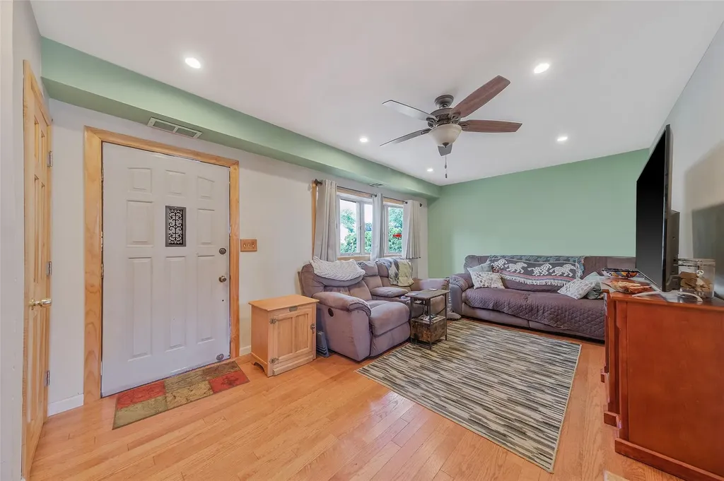 3 Woods Lane Centereach NY 11720