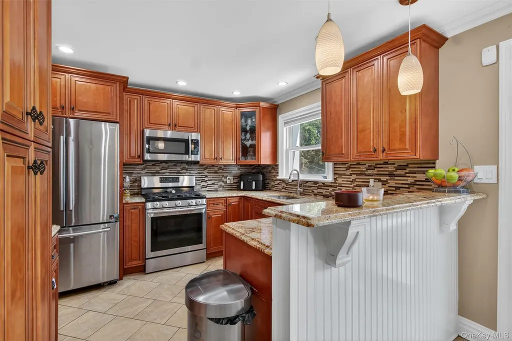 1004 Balcom Avenue Bronx NY 10465