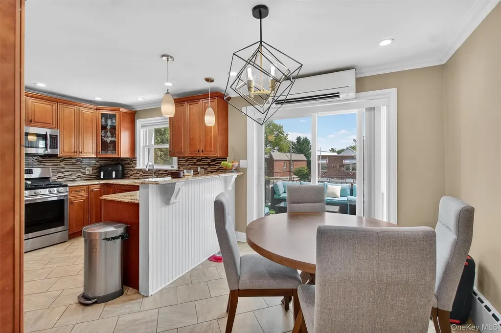 1004 Balcom Avenue Bronx NY 10465