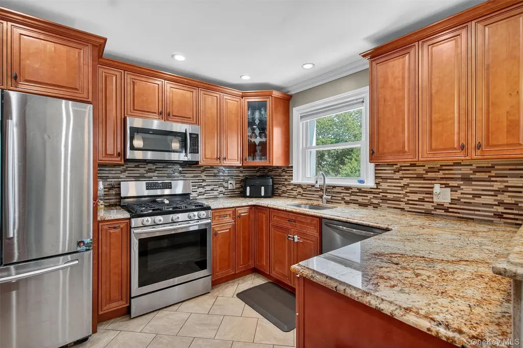 1004 Balcom Avenue Bronx NY 10465