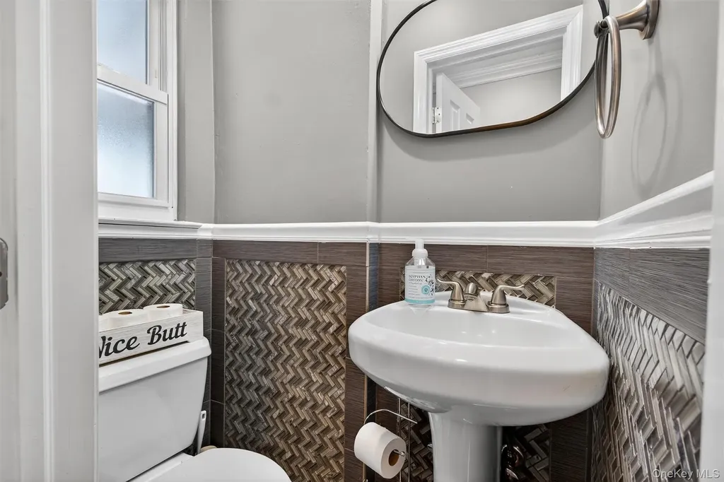 1004 Balcom Avenue Bronx NY 10465