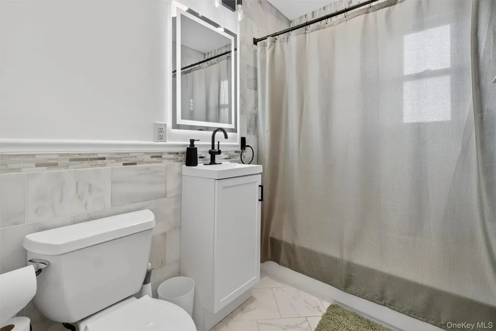 1004 Balcom Avenue Bronx NY 10465