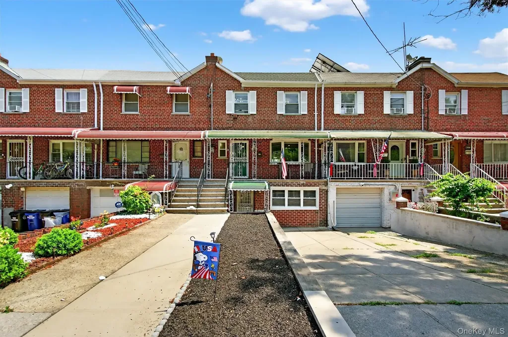 1004 Balcom Avenue Bronx NY 10465