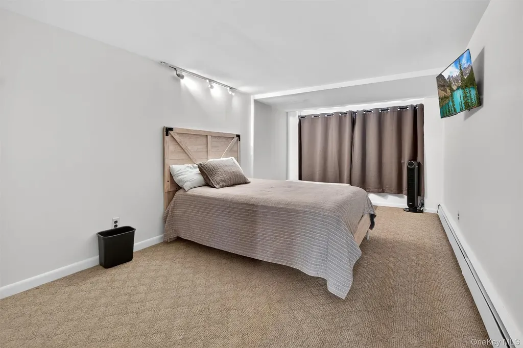 1004 Balcom Avenue Bronx NY 10465