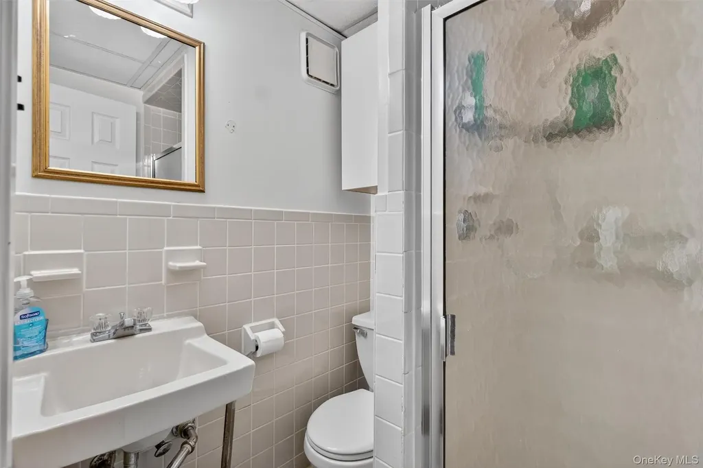1004 Balcom Avenue Bronx NY 10465